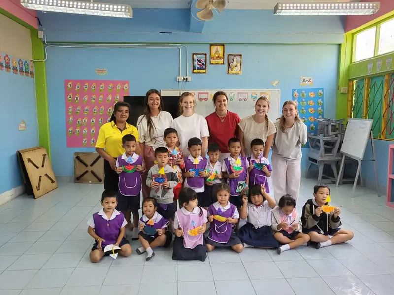 group volunteers during volunteer abroad programs with Abroad EScape