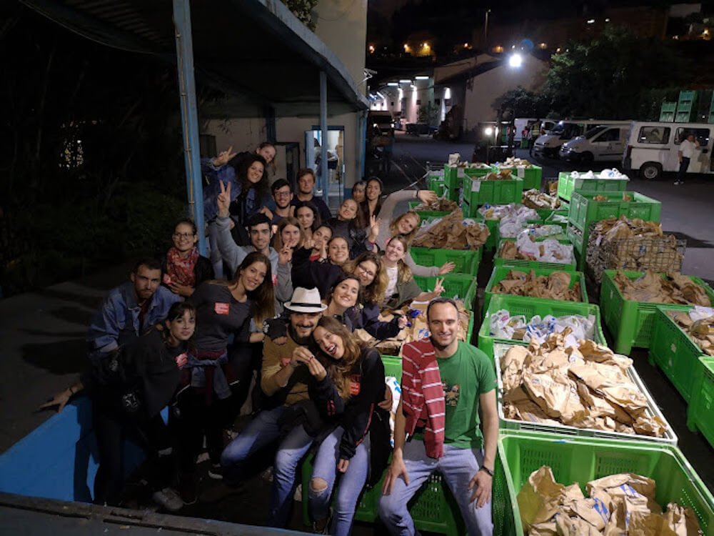 volunteer with children in Valencia