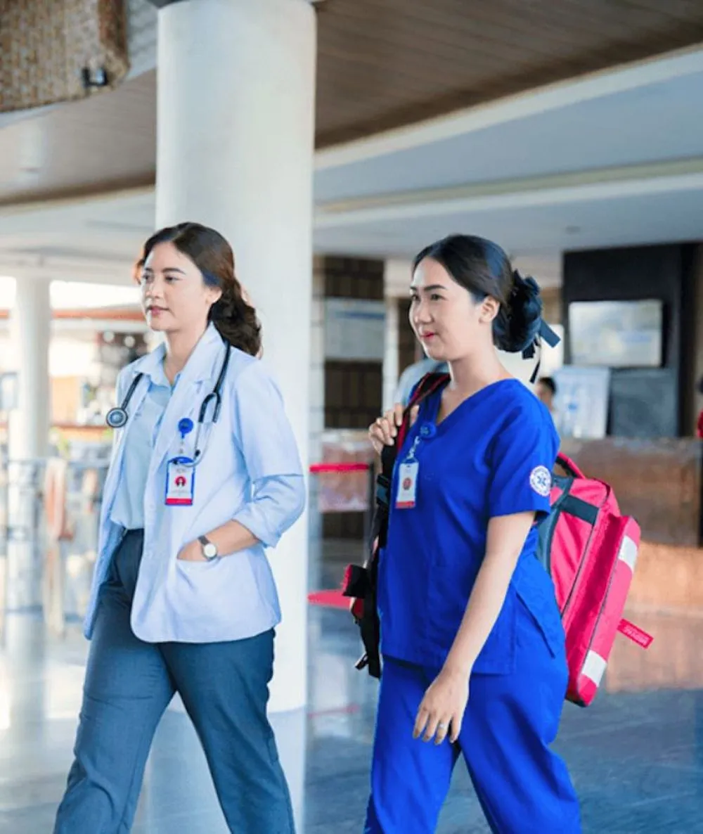 group volunteers during volunteer abroad programs with Abroad EScape