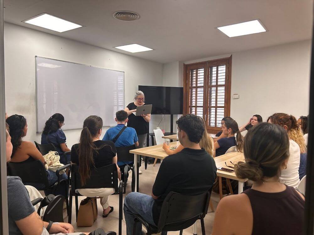 volunteer teaching english in Spain