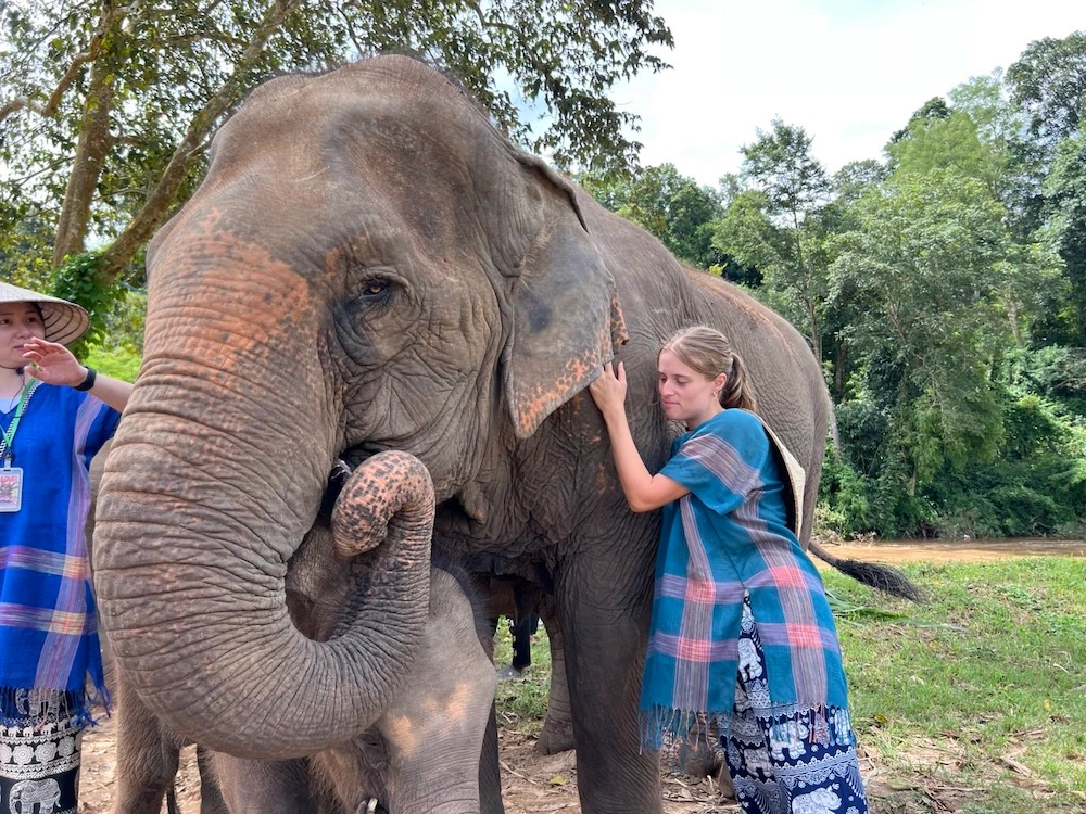Volunteer abroad programs, supported volunteer travel, responsible volunteering abroad, Abroad Escape, volunteer projects in Europe Africa Asia Latin America